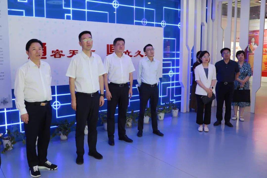 吴江区委副书记、代理区长孙道寻率队走访通鼎集团