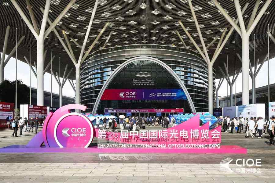 光模块企业的盛宴：3.2T光引擎布局，OCS订单传闻四起